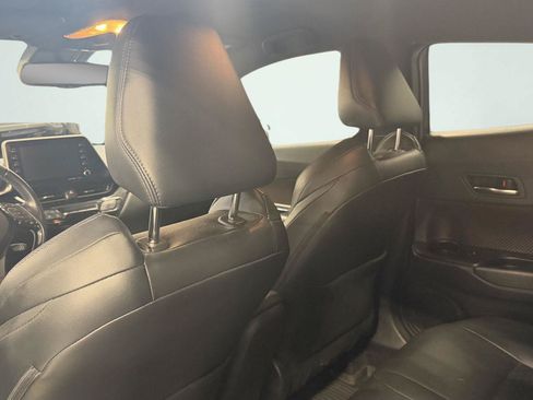 Used 2019 Toyota C-HR Limited FWD image 28
