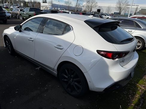 Used 2021 MAZDA MAZDA3 Hatchback w/Premium Plus Pkg image 6