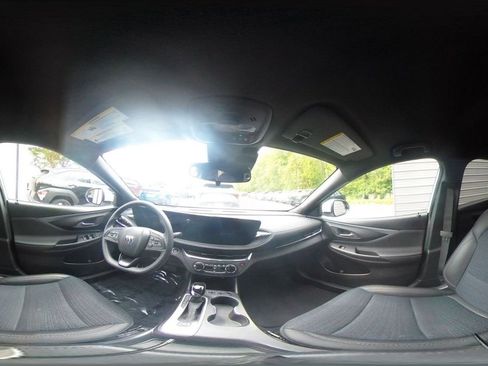 Used 2025 Buick Envista Preferred FWD image 37