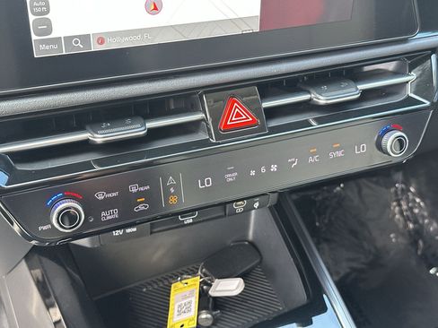 Certified 2023 Kia Niro EX FWD image 16
