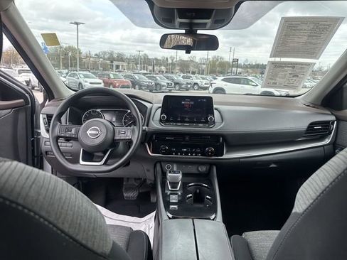 Used 2022 Nissan Rogue SV image 11