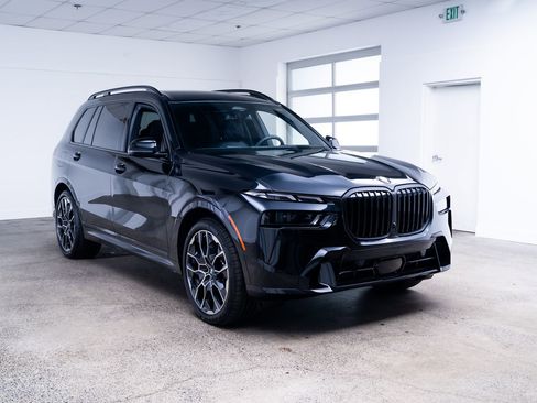 Used 2025 BMW X7 xDrive40i w/ M Sport Package AWD/4WD image 27