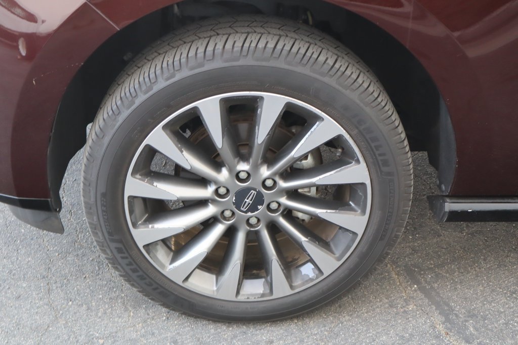 Used 2018 Lincoln Navigator L Select RWD image 17