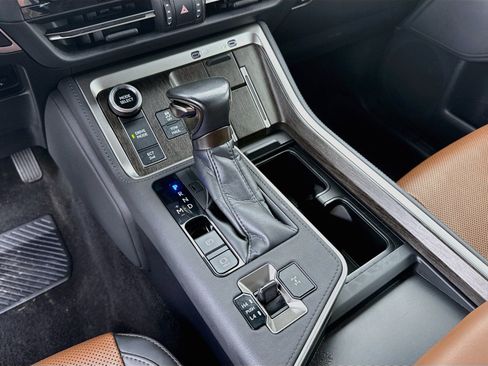Used 2024 Lexus GX 550 w/ Cold Area Package AWD/4WD image 19