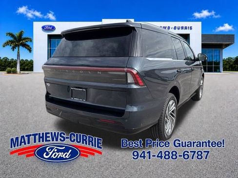 Used 2025 Lincoln Navigator Reserve AWD/4WD image 4