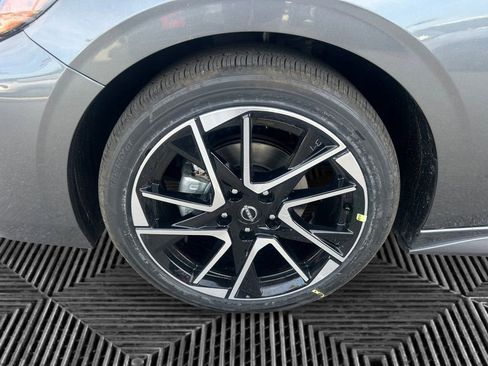 Certified 2025 Nissan Sentra SR w/ SR Premium Package image 38