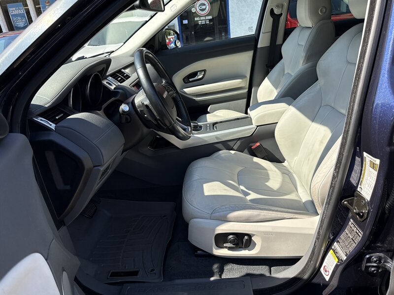 Used 2017 Land Rover Range Rover Evoque SE AWD/4WD image 8