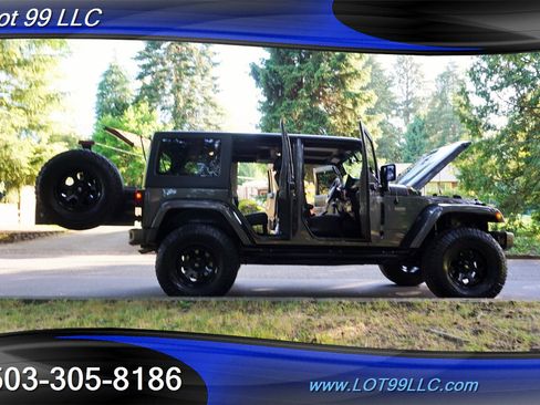 Used 2016 Jeep Wrangler Unlimited Sahara AWD/4WD image 28