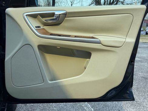 Used 2015 Volvo XC60 T5 Platinum image 17