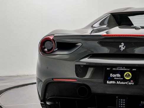 Used 2018 Ferrari 488 Spider RWD image 18