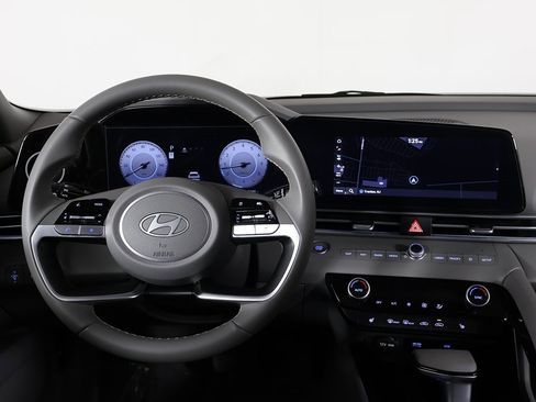 Certified 2024 Hyundai Elantra SEL w/ Convenience Package image 33