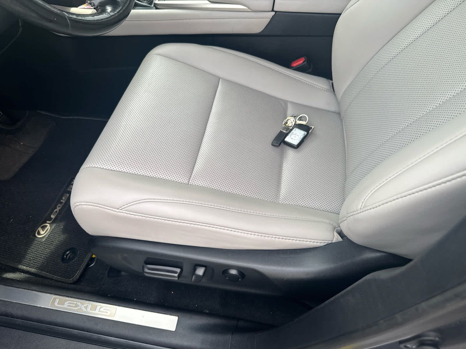 Used 2020 Lexus RX 350 FWD w/ Accessory Package image 7