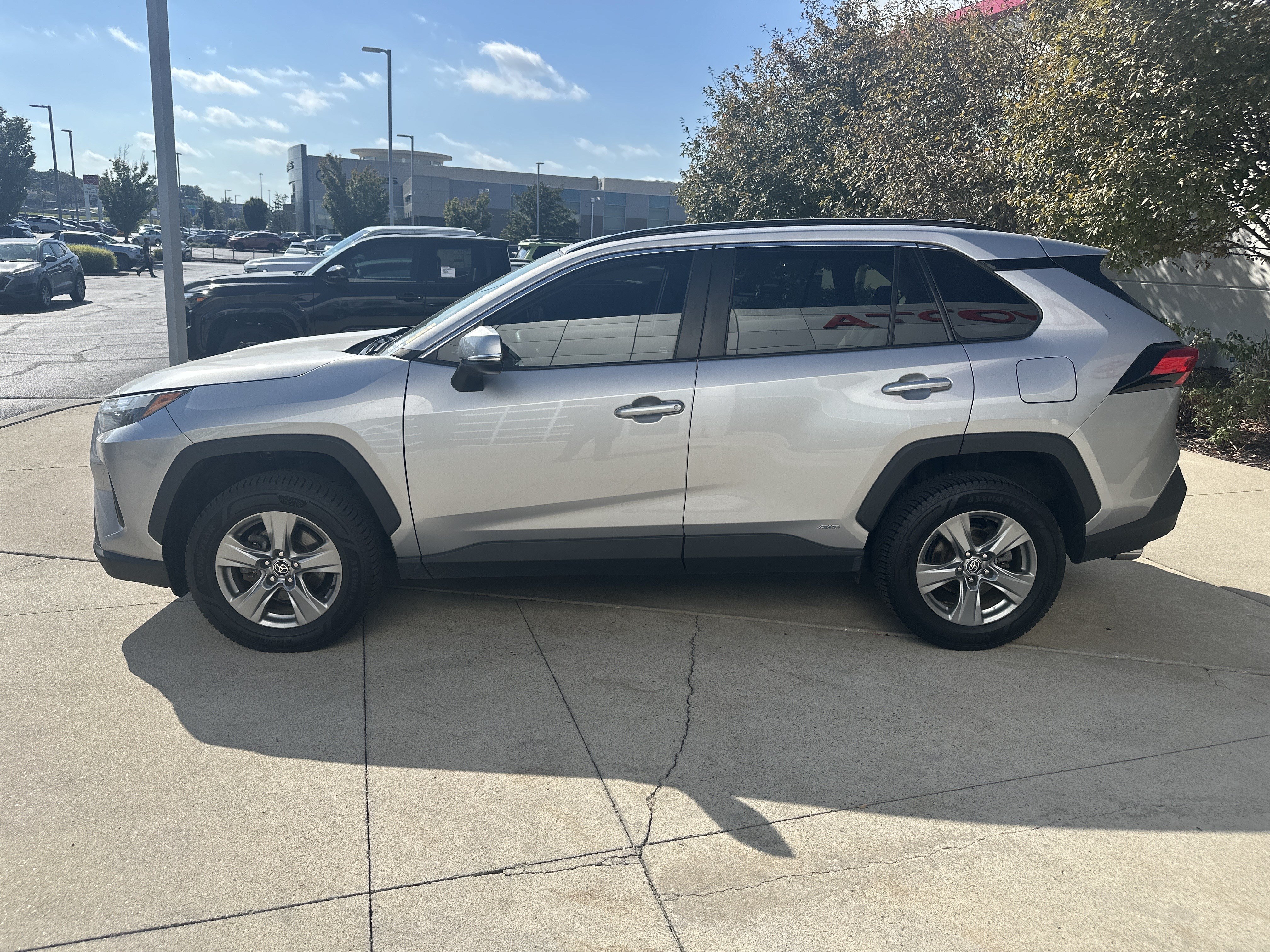 Used 2022 Toyota RAV4 XLE w/ Convenience Package AWD/4WD image 9