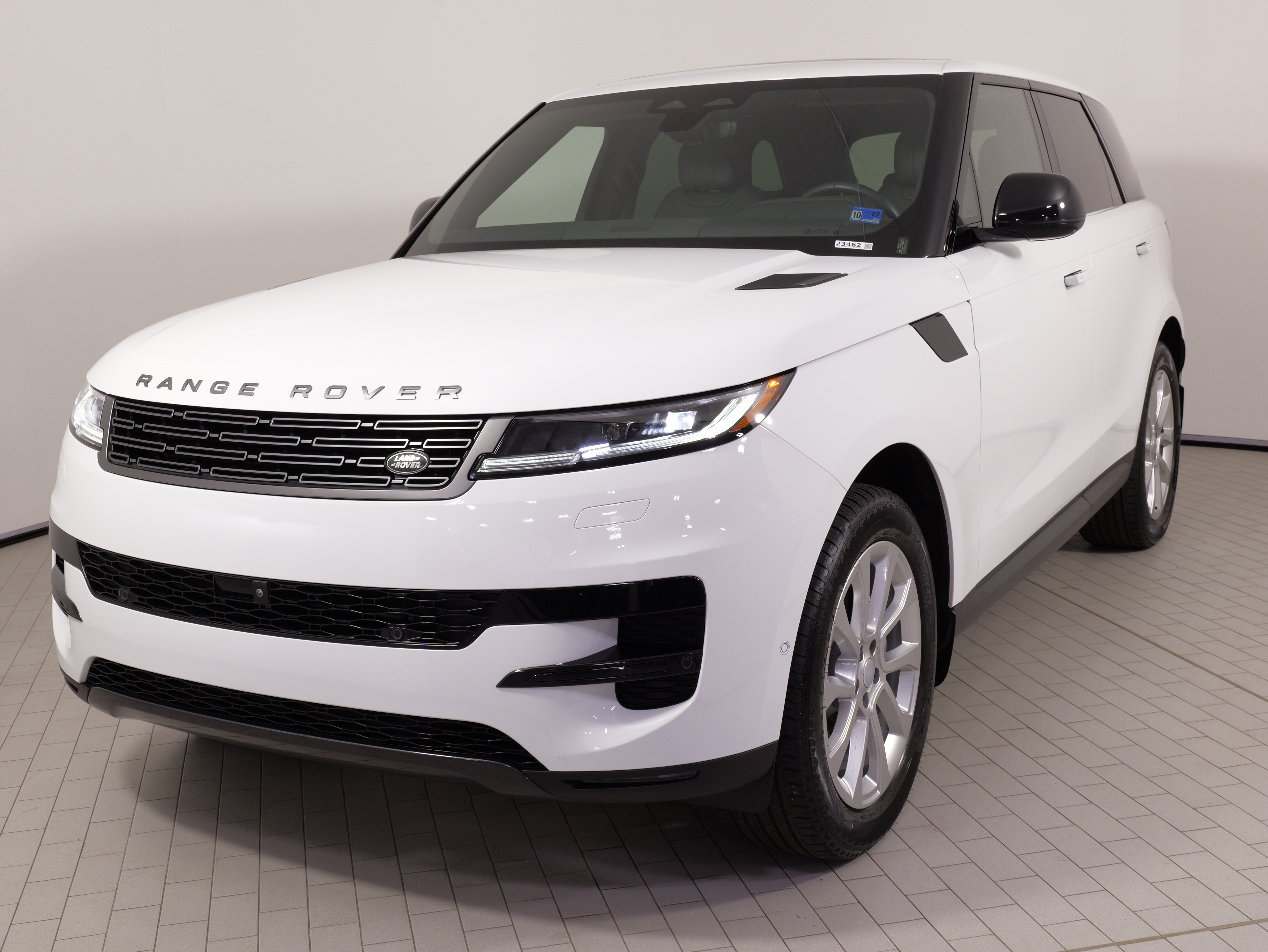 Used 2024 Land Rover Range Rover Sport SE AWD/4WD image 4