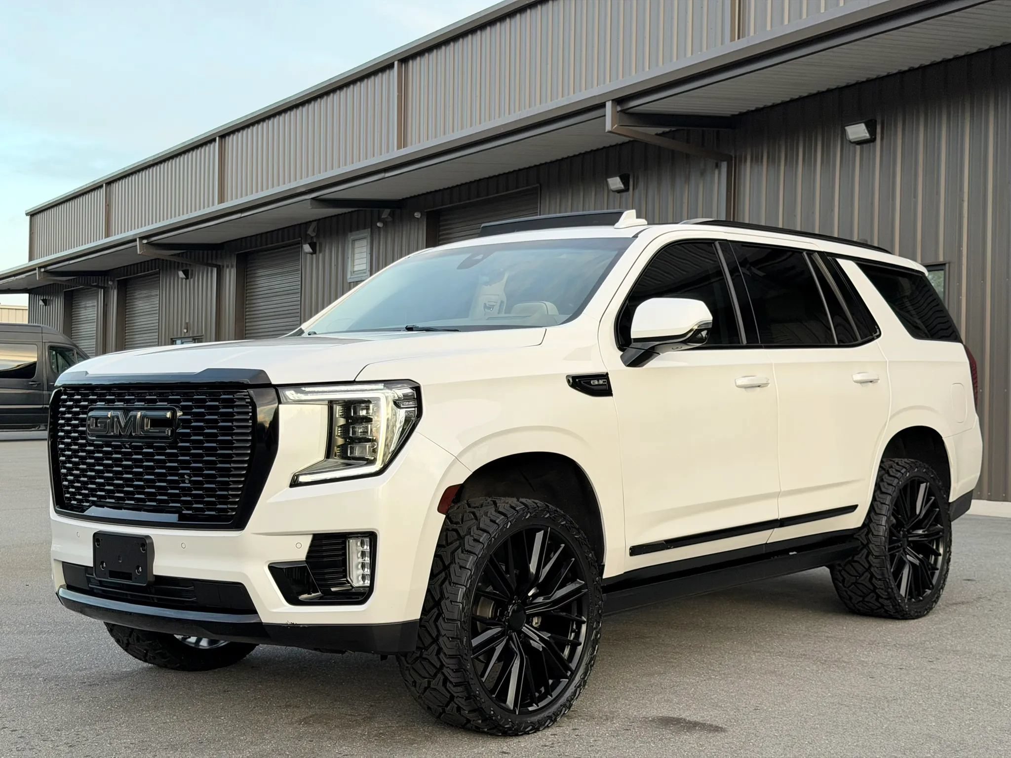 Used 2021 GMC Yukon Denali w/ Denali Ultimate Package AWD/4WD image 7