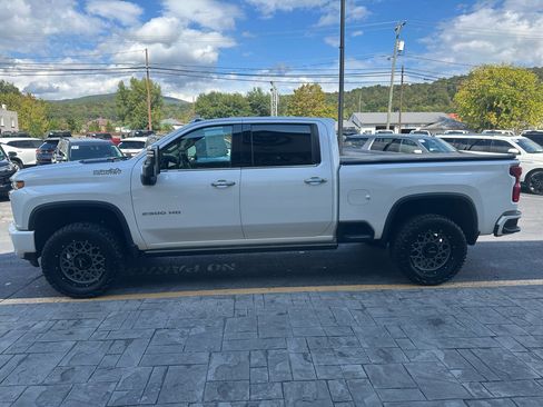 Used 2023 Chevrolet Silverado 2500 High Country w/ Z71 Off-Road Package image 5