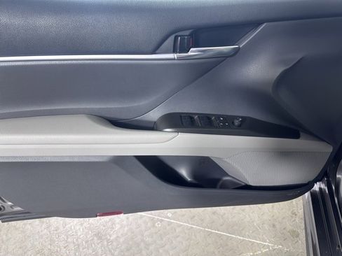Used 2023 Toyota Camry SE image 18