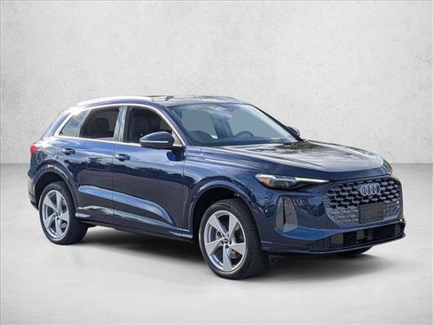 Certified 2025 Audi Q5 Premium Plus w/ Premium Plus image 3