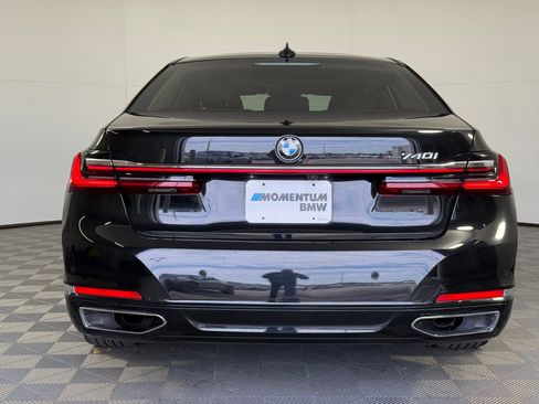 Used 2022 BMW 740i w/ Premium Package image 9
