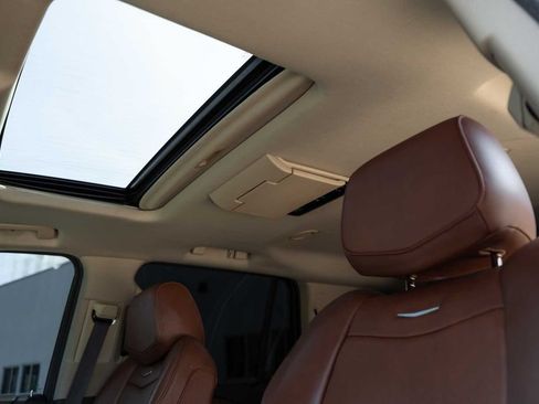 Used 2017 Cadillac Escalade Premium Luxury RWD image 16