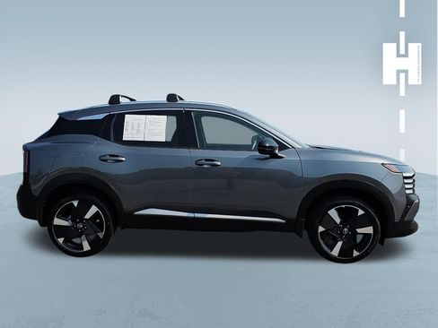 Used 2026 Nissan Kicks SR FWD image 3