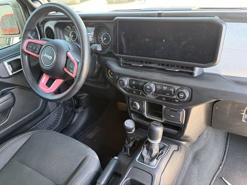 Used 2024 Jeep Gladiator Sport AWD/4WD image 5