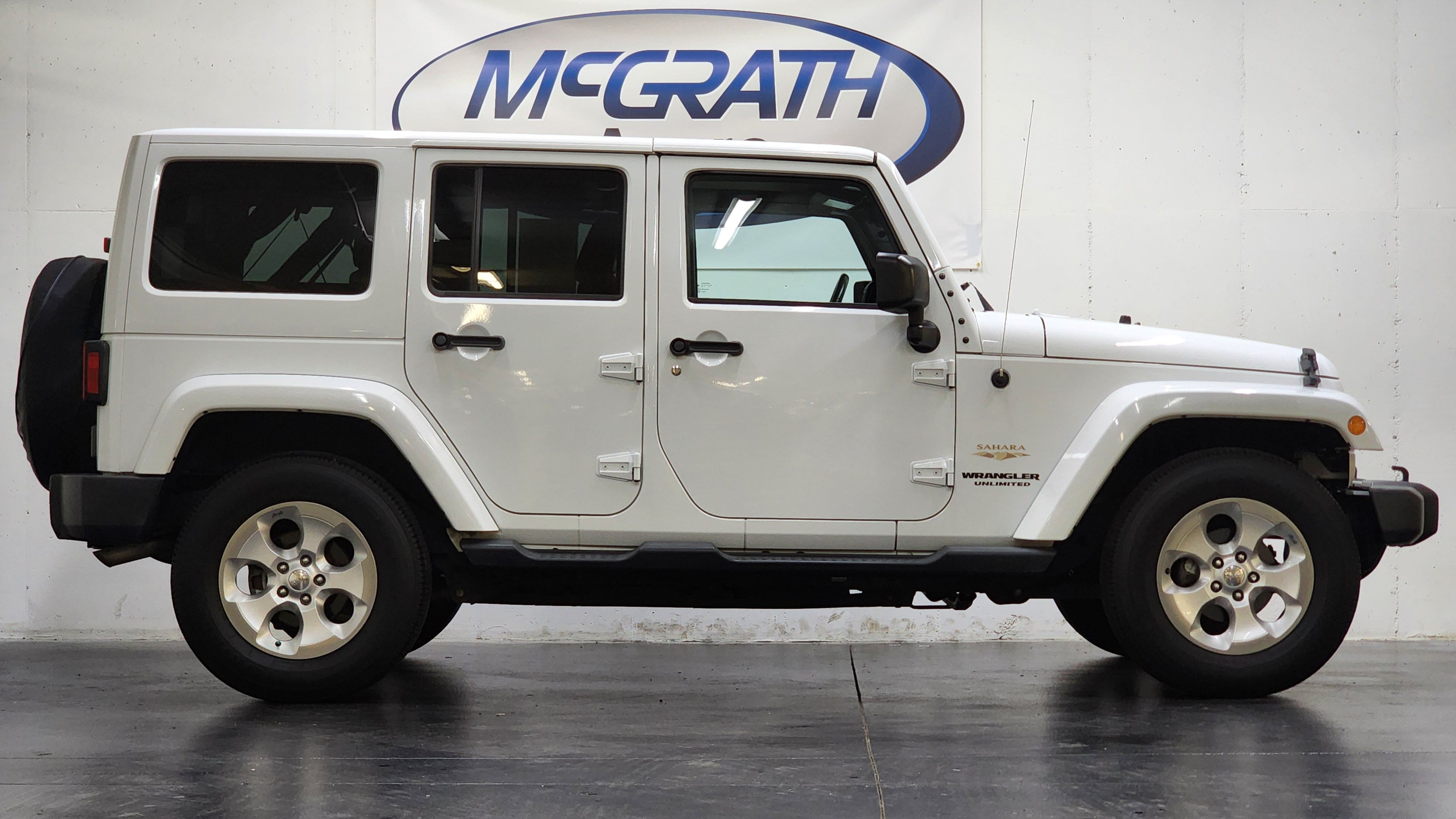 Used 2014 Jeep Wrangler Unlimited Sahara w/ Max Tow Package AWD/4WD image 5
