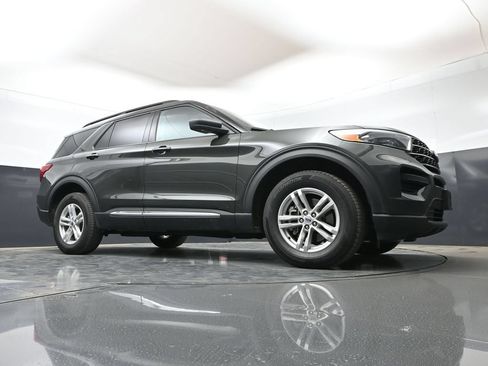 Used 2024 Ford Explorer XLT AWD/4WD image 46