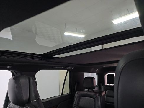 Used 2023 Lincoln Navigator Reserve image 14