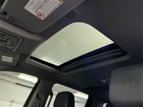 Used 2022 GMC Sierra 2500 Denali w/ Denali Ultimate Package image 18