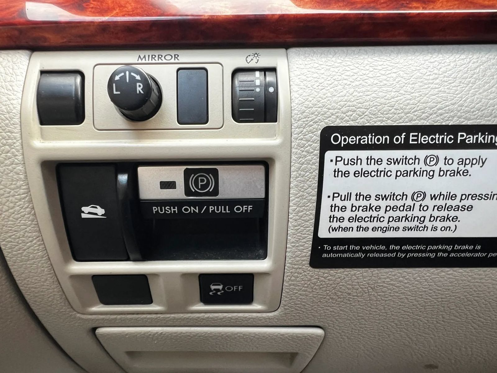 Used 2010 Subaru Outback 2.5i Limited AWD/4WD image 23