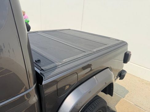 Used 2021 Jeep Gladiator Overland AWD/4WD image 7