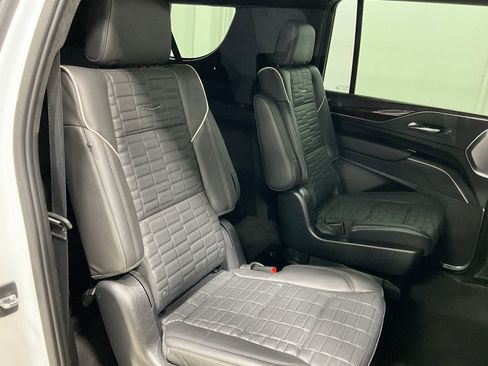 Used 2022 Cadillac Escalade ESV Premium Luxury Platinum w/ Heavy-Duty Trailer Package AWD/4WD image 25