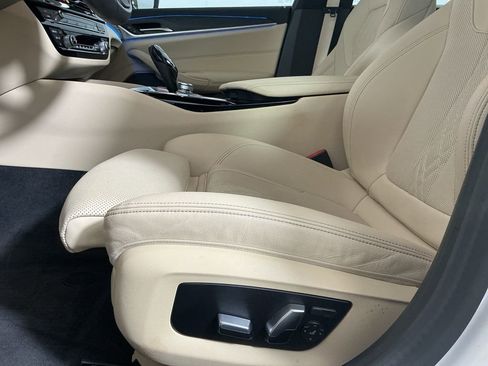 Certified 2023 BMW 530e xDrive w/ Premium Package image 22