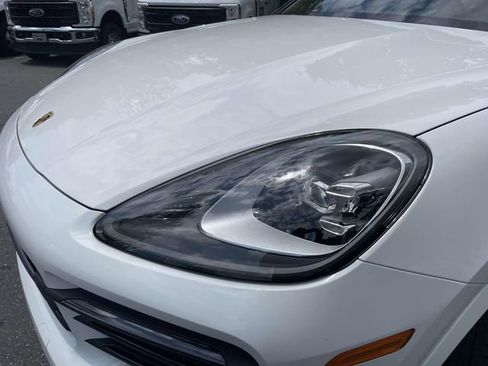 Used 2023 Porsche Cayenne AWD/4WD image 5