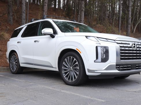 Used 2025 Hyundai Palisade Calligraphy image 3