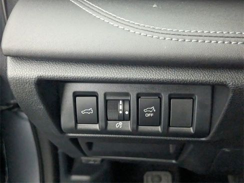 Certified 2025 Subaru Outback Limited image 30