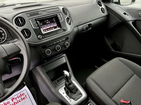 Used 2018 Volkswagen Tiguan Limited image 35