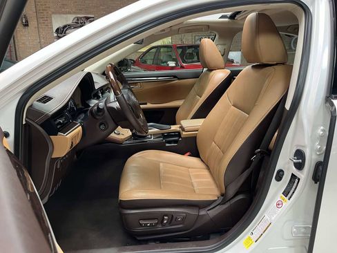 Used 2018 Lexus ES 350 w/ Luxury Package w/Wood Trim FWD image 22