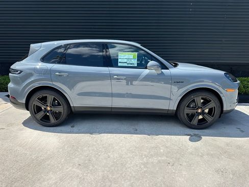 Used 2026 Porsche Cayenne E-Hybrid AWD/4WD image 11