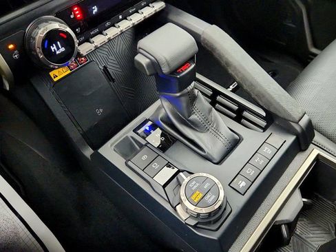 Used 2024 Toyota Tacoma TRD Off-Road w/ TRD Off Road Premium Package image 17