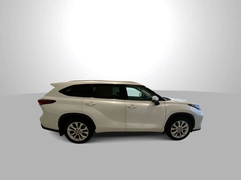 New 2026 Toyota Highlander Limited AWD/4WD image 9