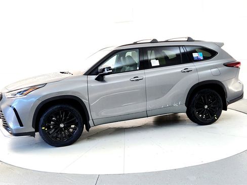 New 2026 Toyota Highlander XSE image 3