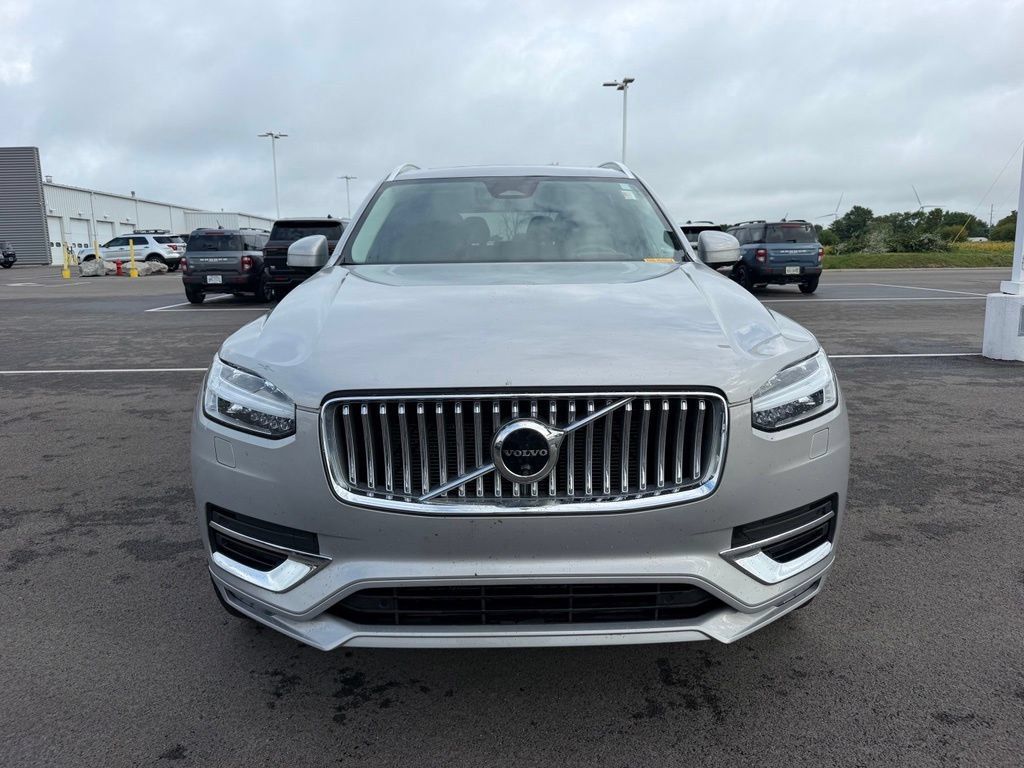 Used 2023 Volvo XC90 B5 Plus w/ Protection Package Premier AWD/4WD image 2