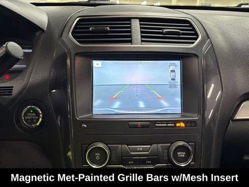 Used 2018 Ford Explorer XLT w/ Equipment Group 202A FWD image 24