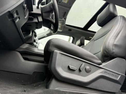 New 2026 Ford F250 Lariat w/ Black Appearance Package image 15