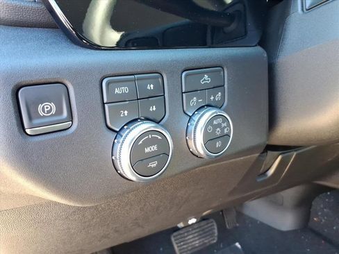 Used 2021 GMC Sierra 1500 4x4 Crew Cab w/ Sierra Value Package image 18