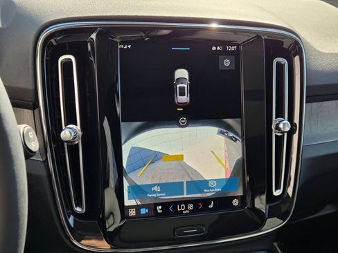 Used 2023 Volvo XC40 B5 Ultimate w/ Climate Package image 23