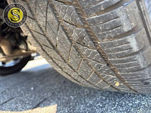 Used 2018 Land Rover Discovery HSE image 9