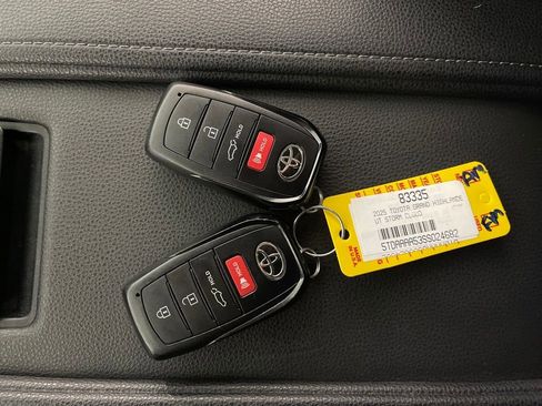 Certified 2025 Toyota Grand Highlander FWD image 24